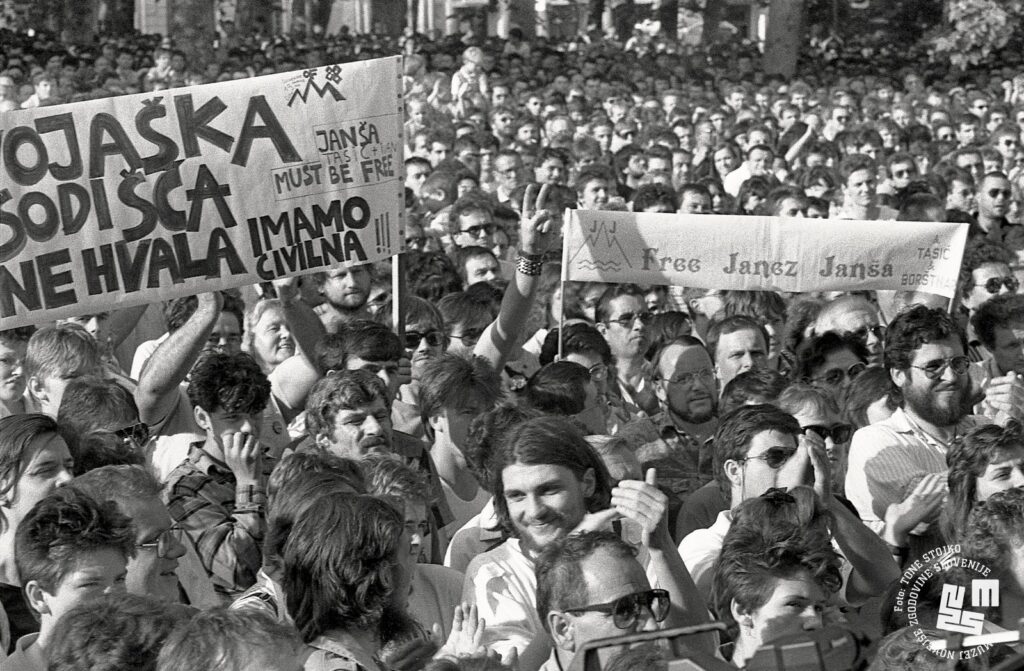 Demokratizacija družbenega in političnega življenja